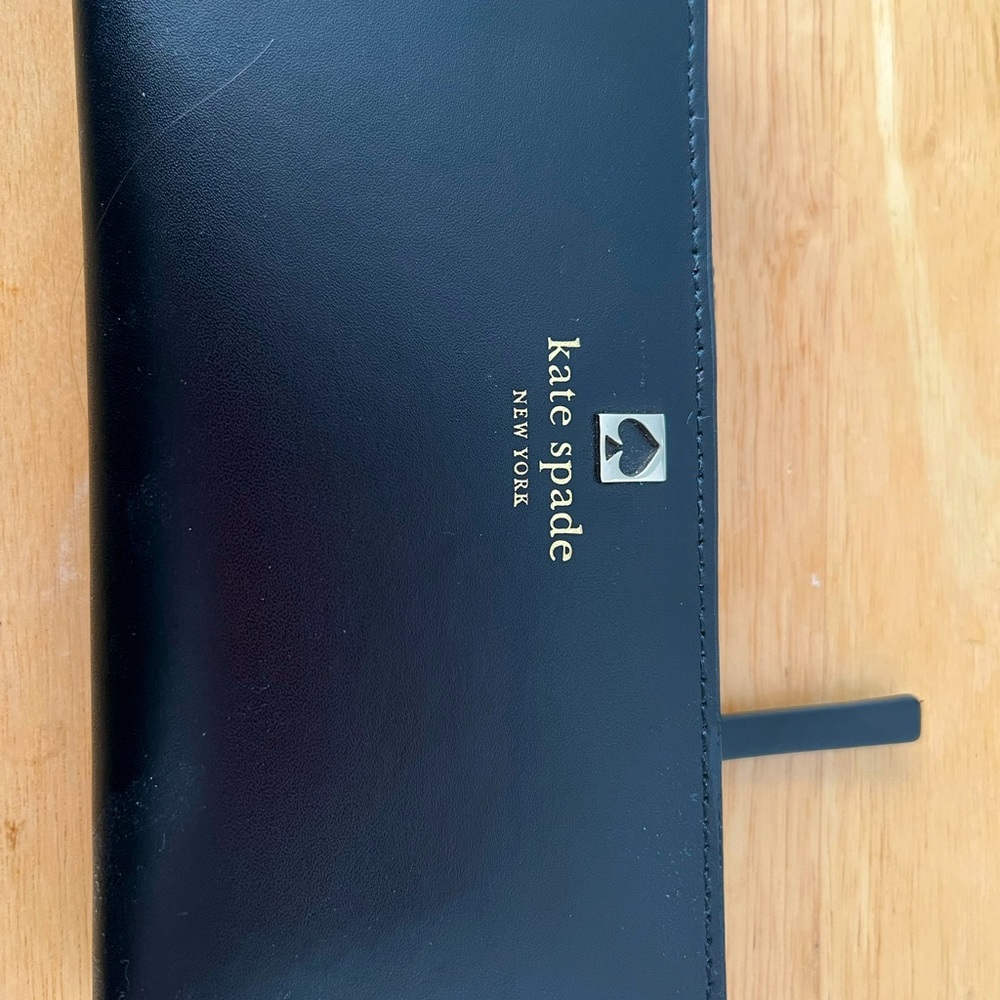 Kate Spade Wallet **LIKE NEW**